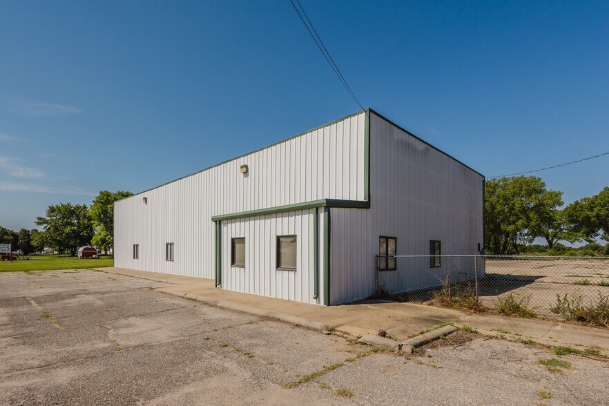 6053 S Seneca St, Wichita, KS à vendre - Photo de l’immeuble – Image 3 sur 94
