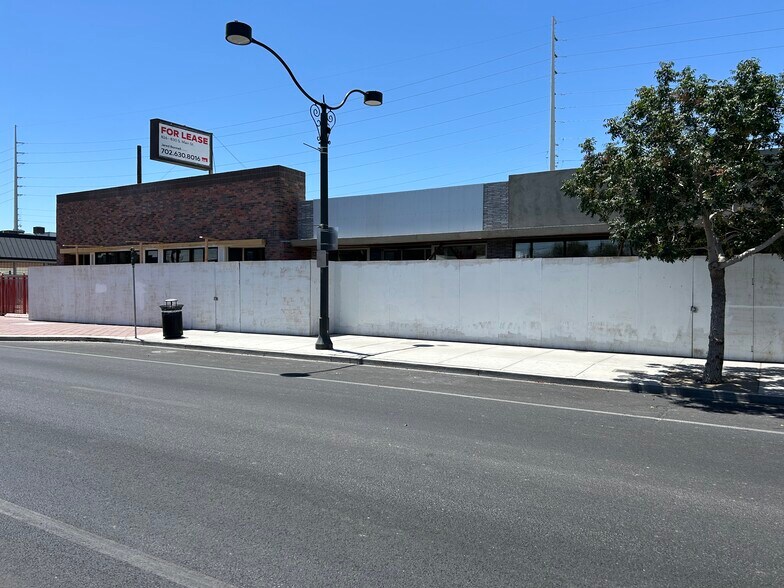 826-830 S Main St, Las Vegas, NV à louer - Photo de l’immeuble – Image 2 sur 9