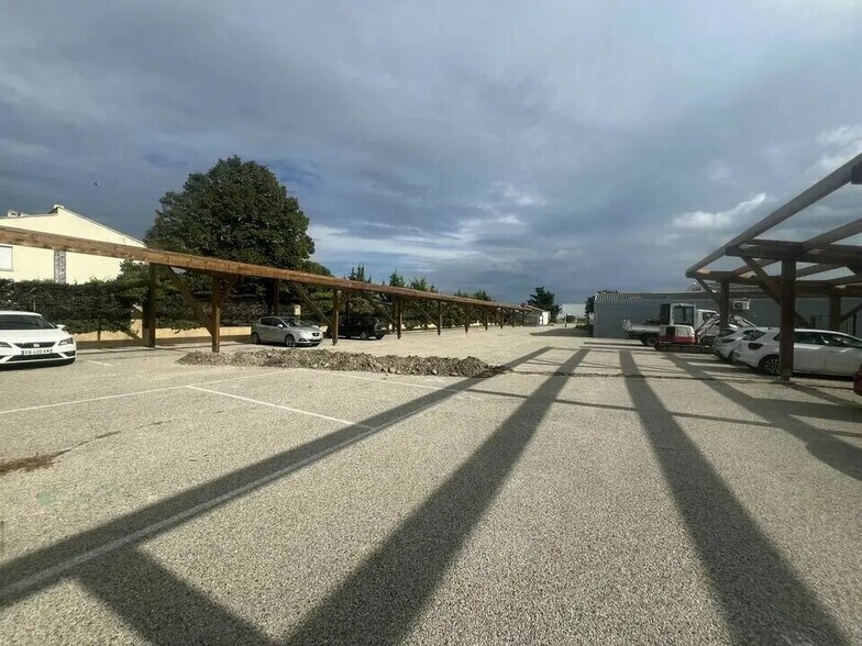 Industriel/Logistique dans PLAN-D'ORGON à louer - Photo de l’immeuble – Image 3 sur 5