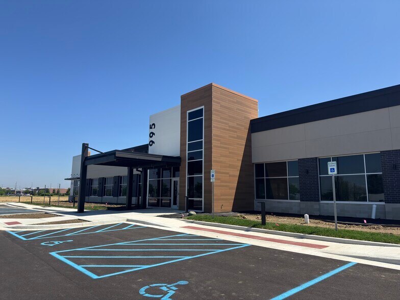 905 N Emerson Ave, Greenwood, IN à louer - Photo de l’immeuble – Image 3 sur 7