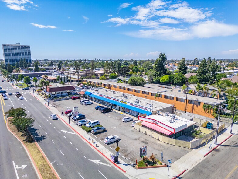 570-590 W 19th St, Costa Mesa, CA à vendre - Photo de l’immeuble – Image 3 sur 13