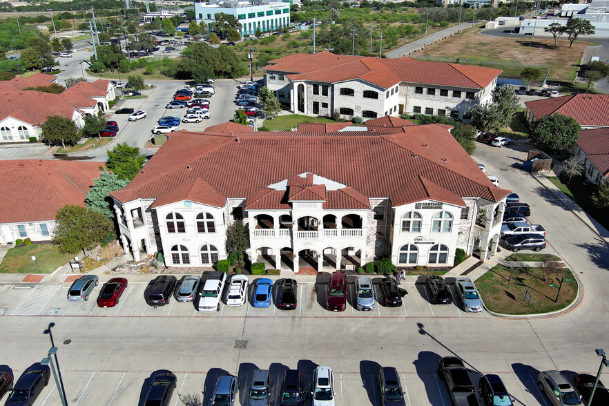 1314 E Sonterra Blvd, San Antonio, TX à louer - Photo de l’immeuble – Image 3 sur 15