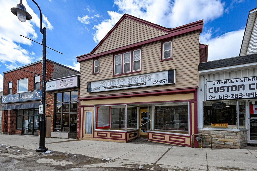 12 Beckwith St N, Smiths Falls, ON à vendre - Photo de l’immeuble – Image 3 sur 49