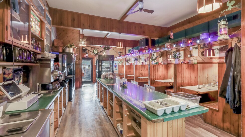 1418 Main St, Bloomer, WI à vendre - Photo intérieure – Image 3 sur 23