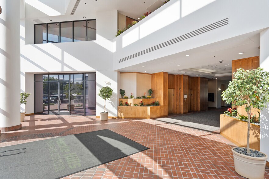 17800 Castleton St, City of Industry, CA à louer - Photo de l’immeuble – Image 3 sur 4