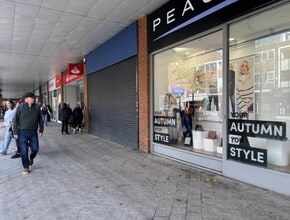 London Rd, Redhill à louer Photo de l’immeuble– Image 2 sur 2