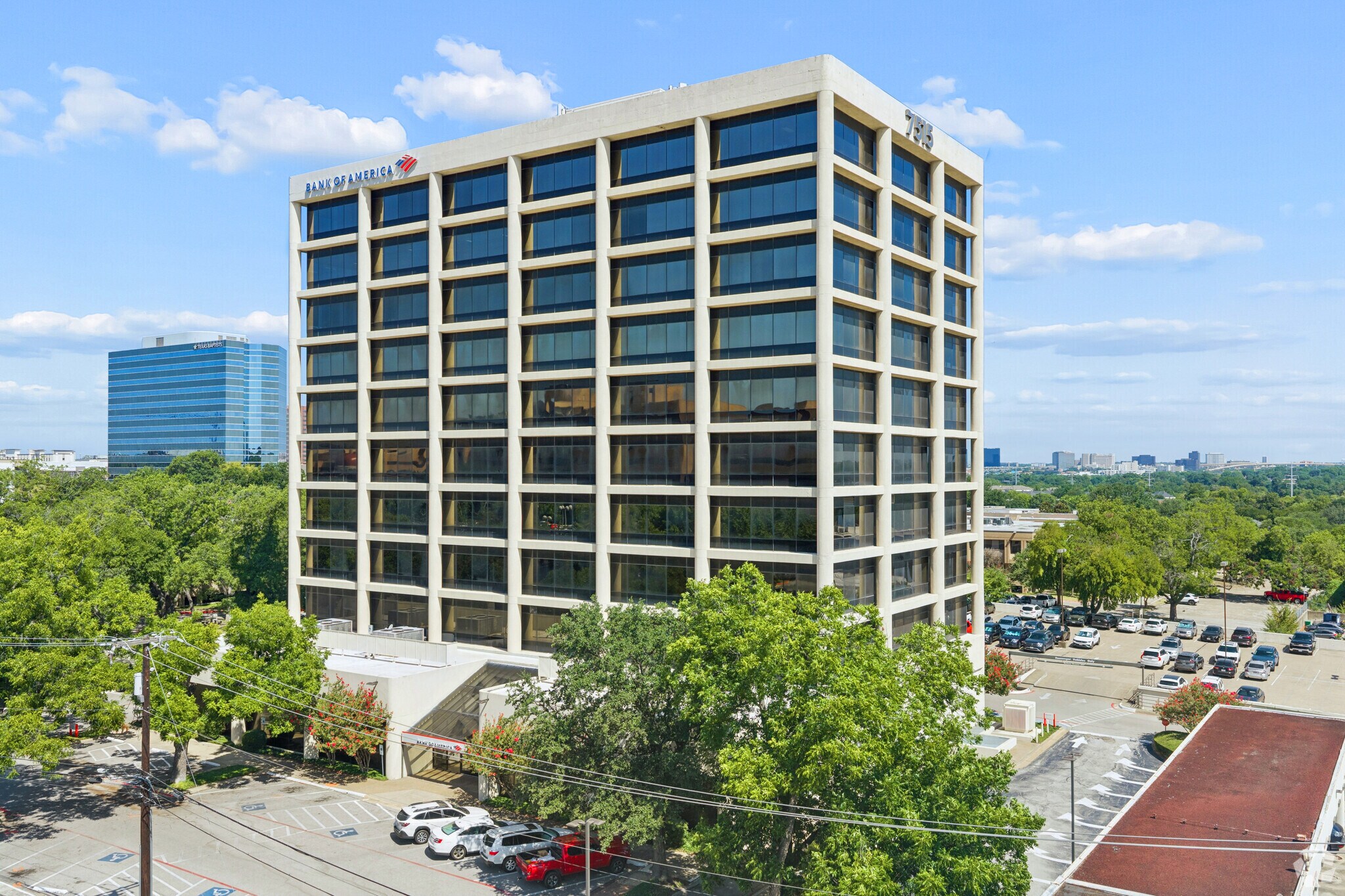 7515 Greenville Ave, Dallas, TX à louer Photo de l’immeuble– Image 1 sur 14