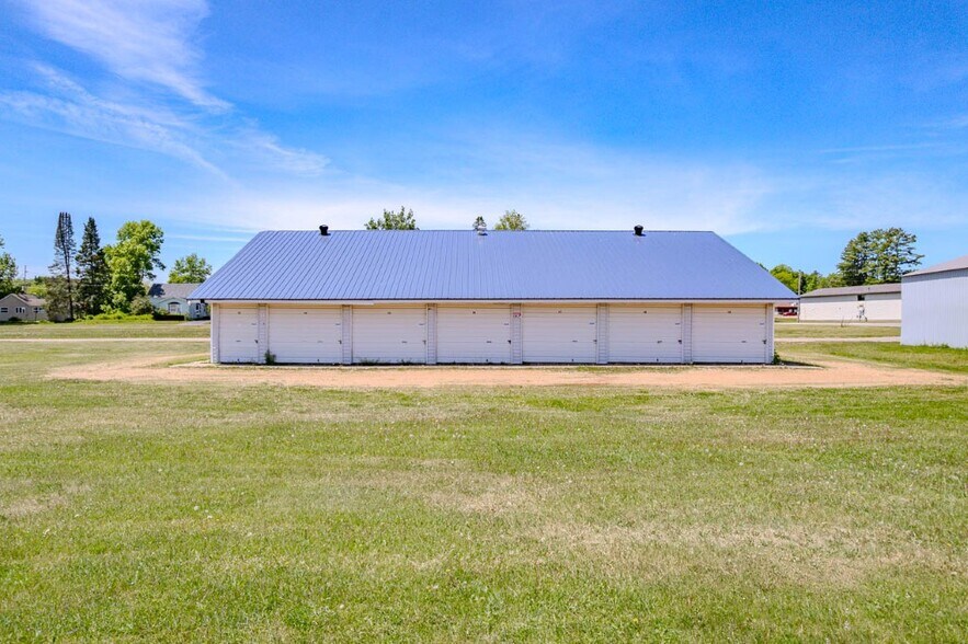 350 Mill St, Birnamwood, WI à vendre - Photo de l’immeuble – Image 3 sur 13
