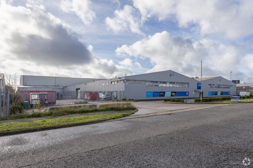 5-7 Macadam Rd, Corby à vendre - Photo principale – Image 1 sur 4