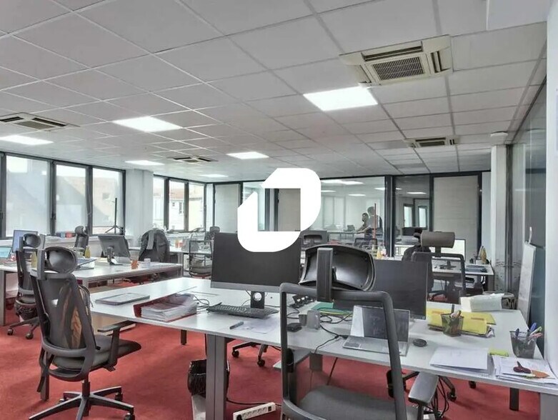Bureau dans Le Kremlin-Bicêtre à louer - Photo de l’immeuble – Image 2 sur 10