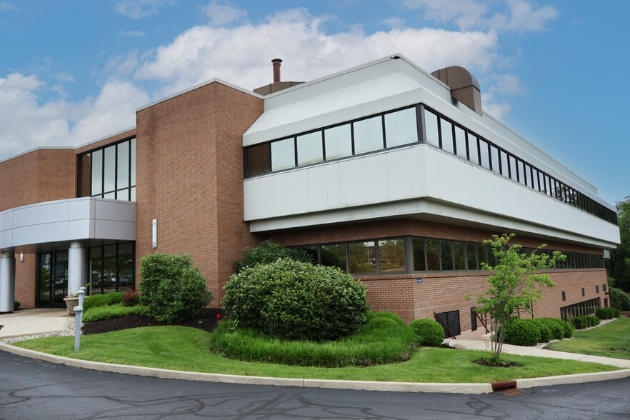 1712 Magnavox Way, Fort Wayne, IN à vendre - Photo de l’immeuble – Image 3 sur 15