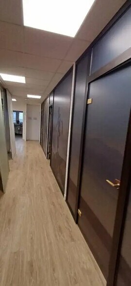 Bureau dans Épron à louer - Photo intérieure – Image 3 sur 5