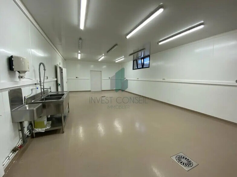 Local d’activités dans Ennery à louer - Photo de l’immeuble – Image 3 sur 7