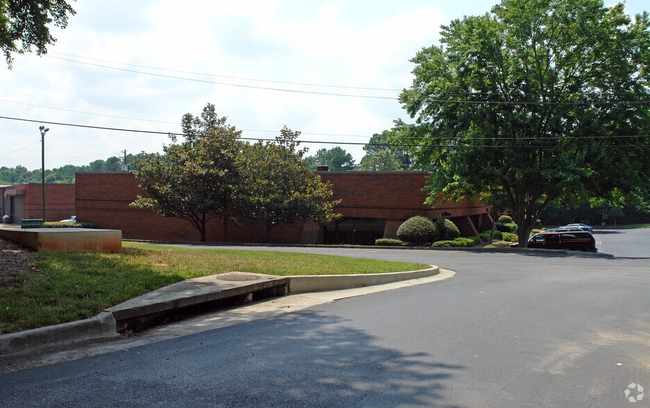 3420 Oakcliff Rd, Doraville, GA à louer - Photo de l’immeuble – Image 2 sur 2