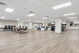 9950 Lawrence Ave, Schiller Park, IL à louer Photo intérieure– Image 1 sur 2