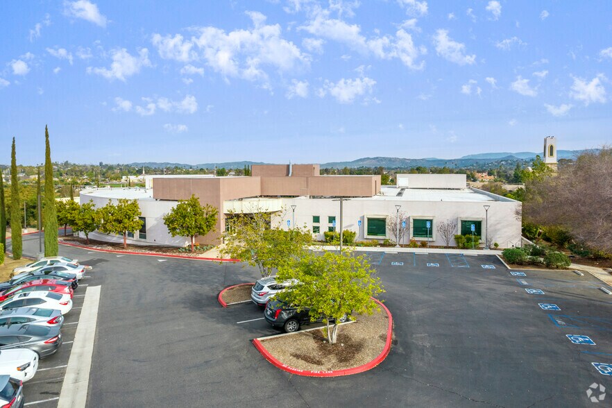 625 W Citracado Pky, Escondido, CA à louer - Photo de l’immeuble – Image 3 sur 5