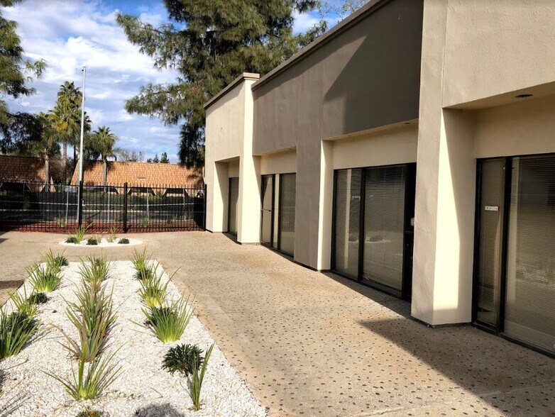 2002 N Gateway Blvd, Fresno, CA à vendre - Photo de l’immeuble – Image 2 sur 4