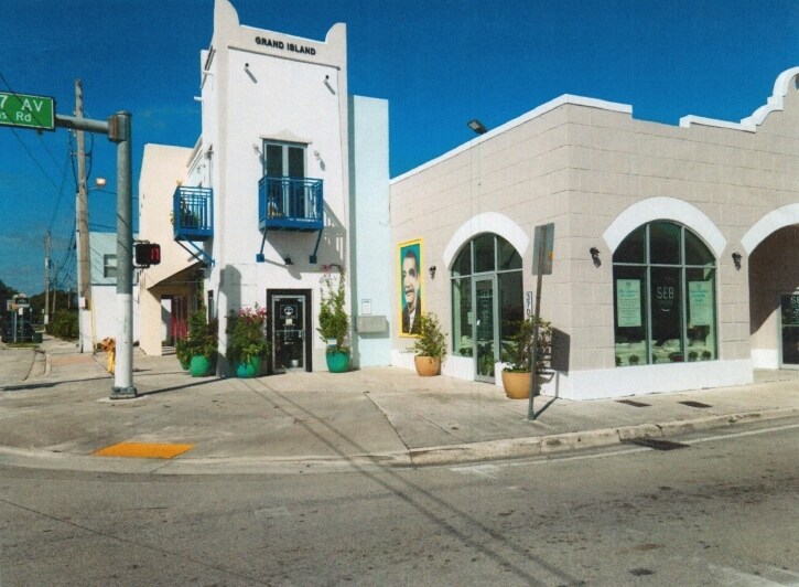 3386 S Douglas Rd, Miami, FL à vendre - Photo de l’immeuble – Image 2 sur 6