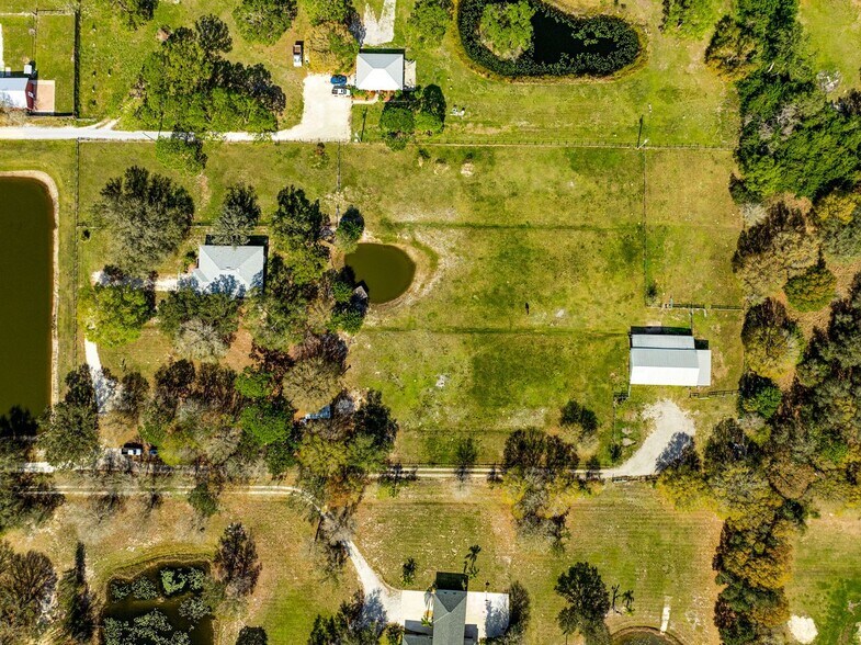 2250 Lorraine Rd, Sarasota, FL à vendre - Photo de l’immeuble – Image 3 sur 6