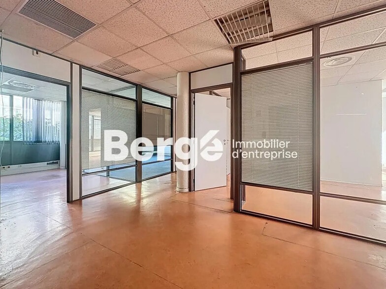 Bureau dans Antibes à louer - Photo de l’immeuble – Image 1 sur 14
