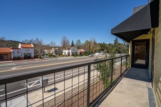 8865 Morro Rd, Atascadero, CA à louer Photo de l’immeuble– Image 2 sur 5