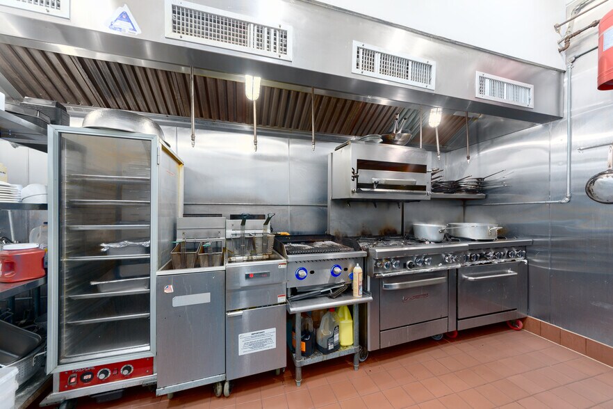 1566 Ralph Ave, Brooklyn, NY à vendre - Photo de l’immeuble – Image 2 sur 9