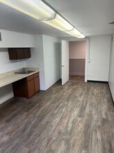 813 E Michigan Ave, Ypsilanti, MI à louer Photo intérieure– Image 1 sur 2