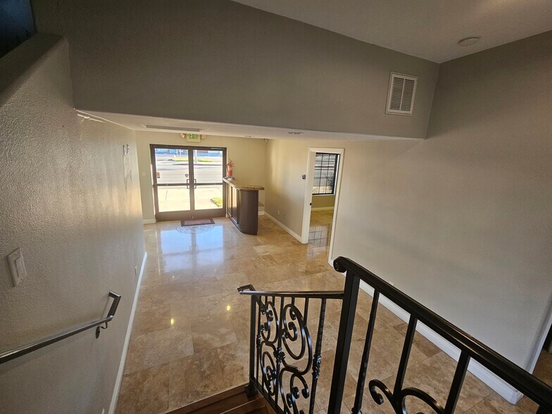 571 W La Habra Blvd, La Habra, CA à louer - Photo de l’immeuble – Image 2 sur 10