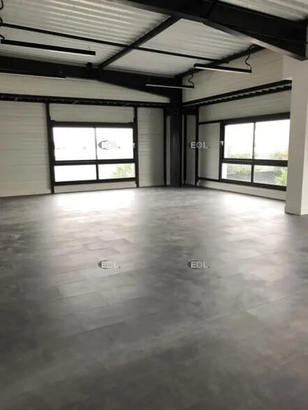 Local d’activités dans Les Pavillons-sous-Bois à louer - Photo de l’immeuble – Image 2 sur 7