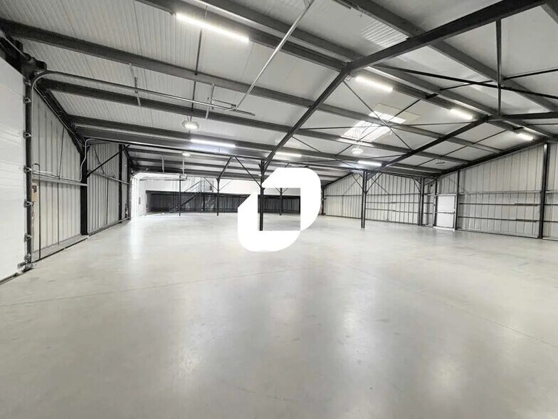 Bureau dans Sainte-Eulalie à louer - Photo intérieure – Image 3 sur 14