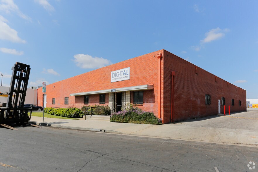 7733 Lemona Ave, Van Nuys, CA à louer - Photo principale – Image 3 sur 23