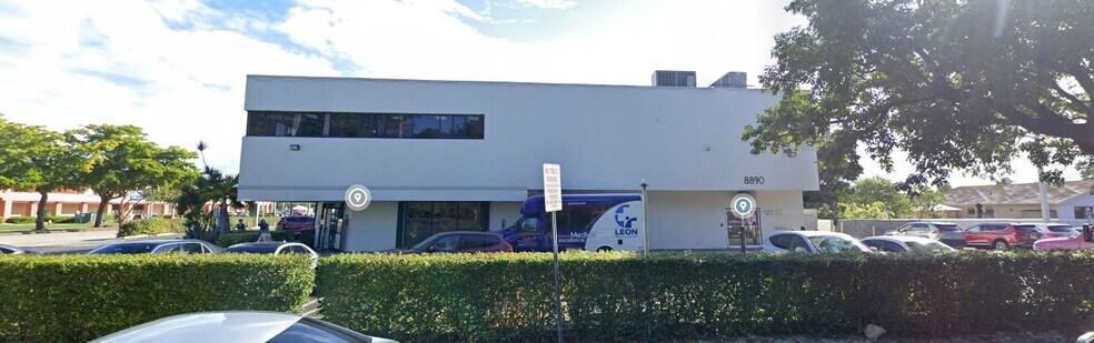8874-8896 SW 24th St, Miami, FL à louer - Photo de l’immeuble – Image 3 sur 10