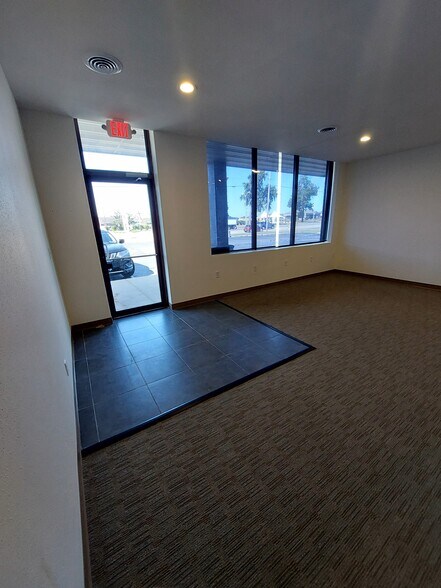 825 Lexington Blvd, Fort Atkinson, WI à louer - Photo de l’immeuble – Image 2 sur 19