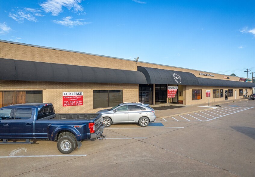 630 10th St, Hempstead, TX à louer - Photo de l’immeuble – Image 3 sur 13
