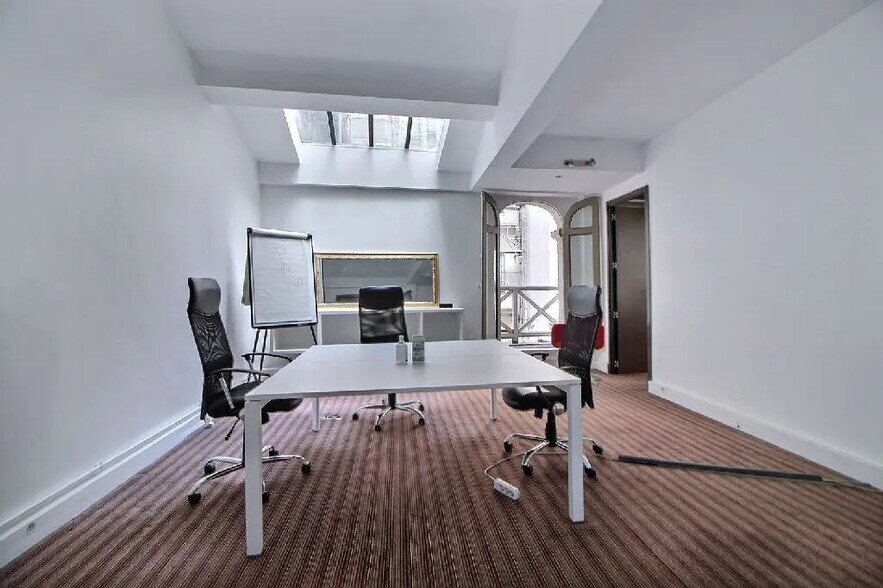 Bureau dans Paris à louer - Photo de l’immeuble – Image 2 sur 13