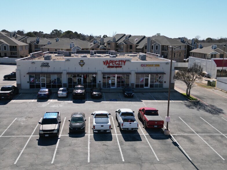1818 W Pioneer Pky, Arlington, TX à louer - Photo de l’immeuble – Image 2 sur 9