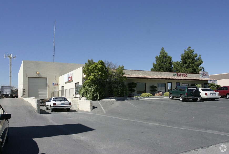 5611-5617 S Valley View Blvd, Las Vegas, NV à louer - Photo de l’immeuble – Image 2 sur 12