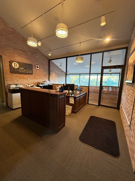 810 Downingtown Pike, West Chester, PA à vendre - Photo de l’immeuble – Image 3 sur 10