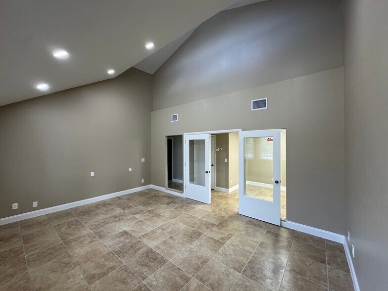 1705 Colonial Blvd, Fort Myers, FL à louer - Photo de l’immeuble – Image 2 sur 30