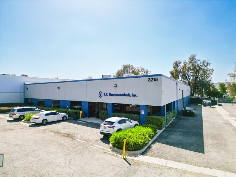 3215 Producer Way, Pomona, CA à louer - Photo de l’immeuble – Image 1 sur 3