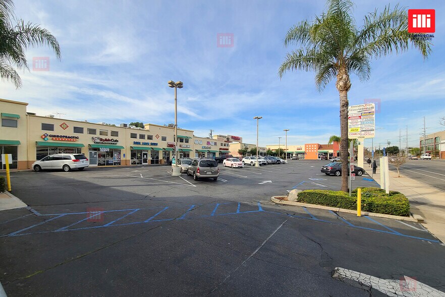 17018-17056 Devonshire St, Northridge, CA à louer - Photo de l’immeuble – Image 3 sur 8