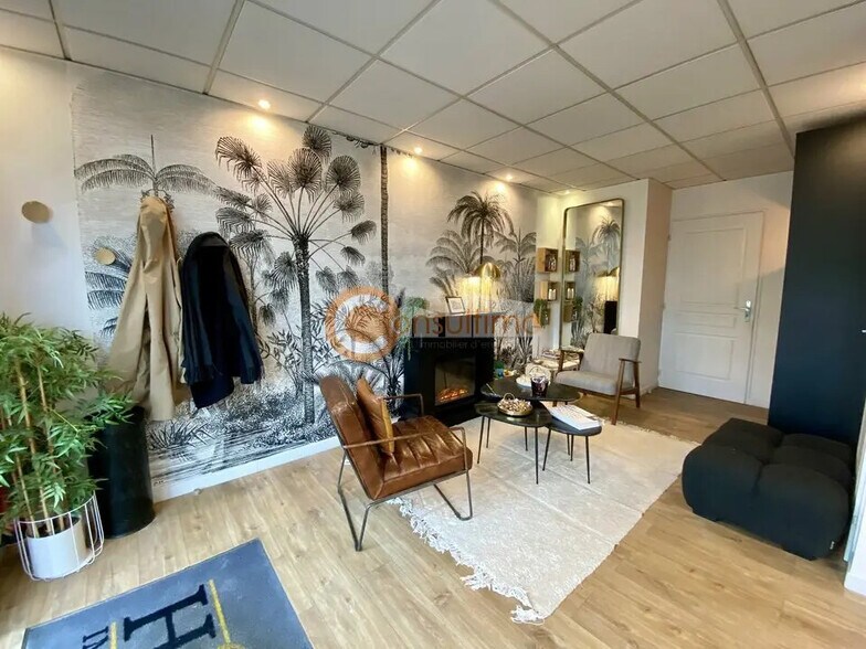 11 Avenue D'Aquitaine, Bruges à louer - Photo de l’immeuble – Image 3 sur 5