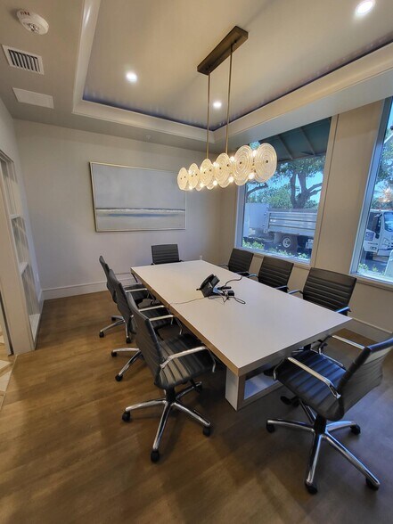 3200 Tamiami Trl N, Naples, FL à louer - Photo de l’immeuble – Image 3 sur 18