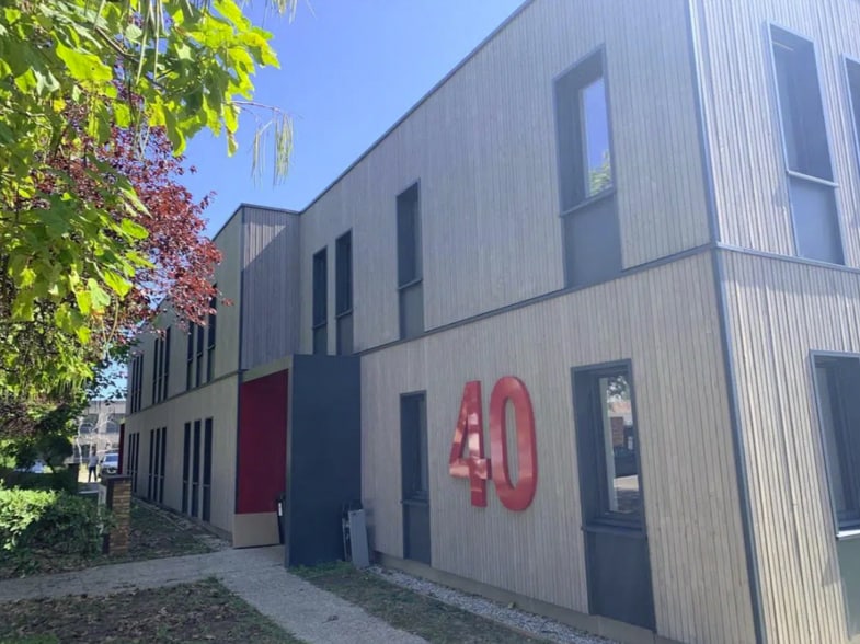 33 Avenue Du Docteur Georges Lévy, Vénissieux à louer - Photo de l’immeuble – Image 2 sur 2