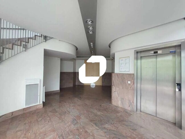 Plus de détails pour Bureau à vendre