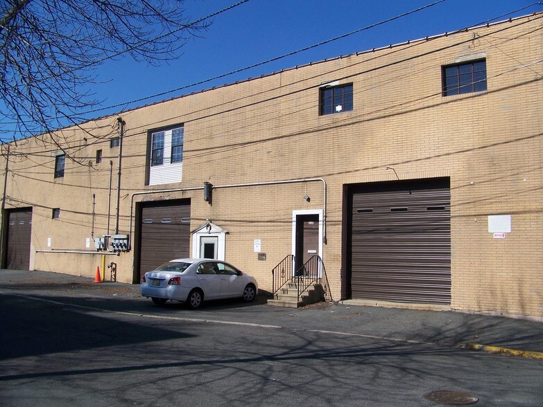 117 Herman St, East Rutherford, NJ à louer - Photo de l’immeuble – Image 3 sur 3