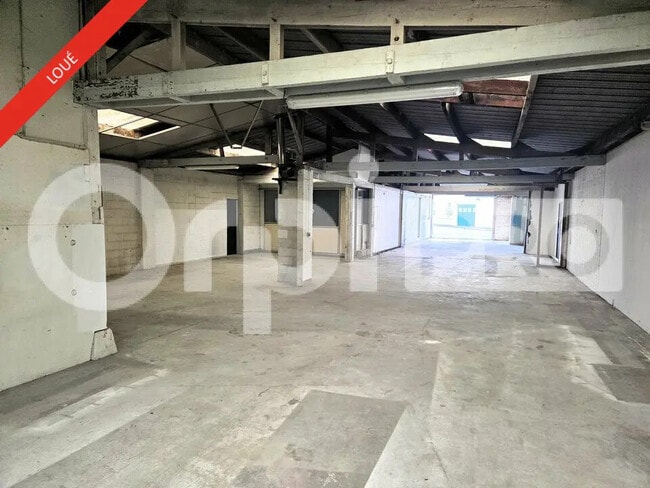 Plus de détails pour Local d'activités à louer