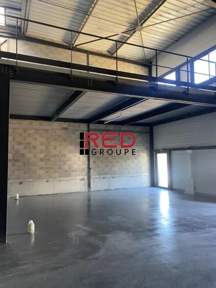 Industriel/Logistique dans Signes à vendre - Photo de l’immeuble – Image 3 sur 5