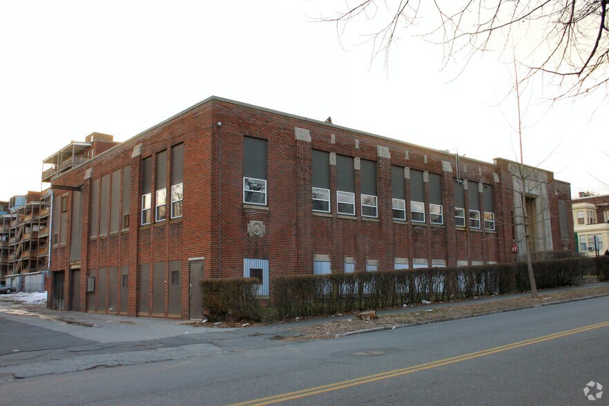 242 Suffolk St, Holyoke, MA à vendre - Photo de l’immeuble – Image 2 sur 6