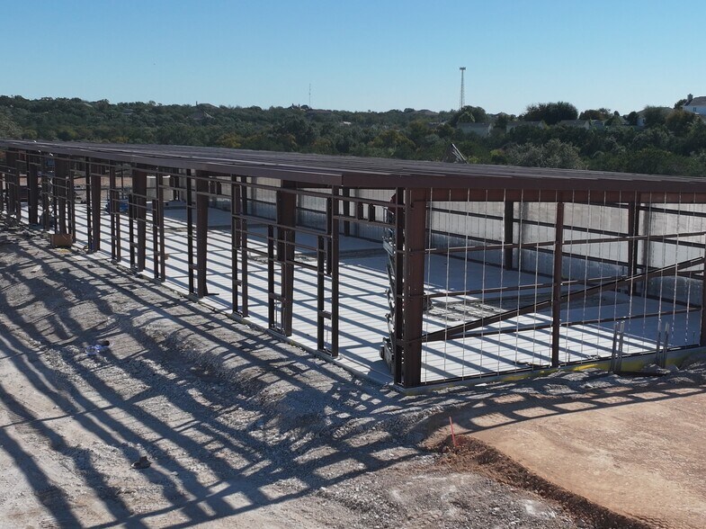 1900 S Cranes Mill Rd, New Braunfels, TX à louer - Photo de l’immeuble – Image 3 sur 5